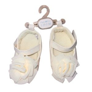 White Flower Baby Shoes Size: 1